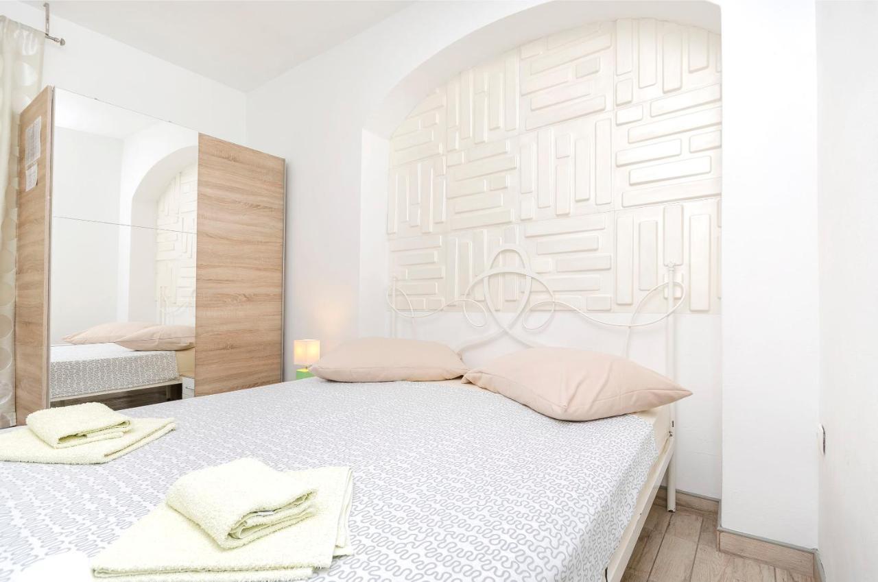 Apartments And Room Take It Easy Tribunj  Ngoại thất bức ảnh