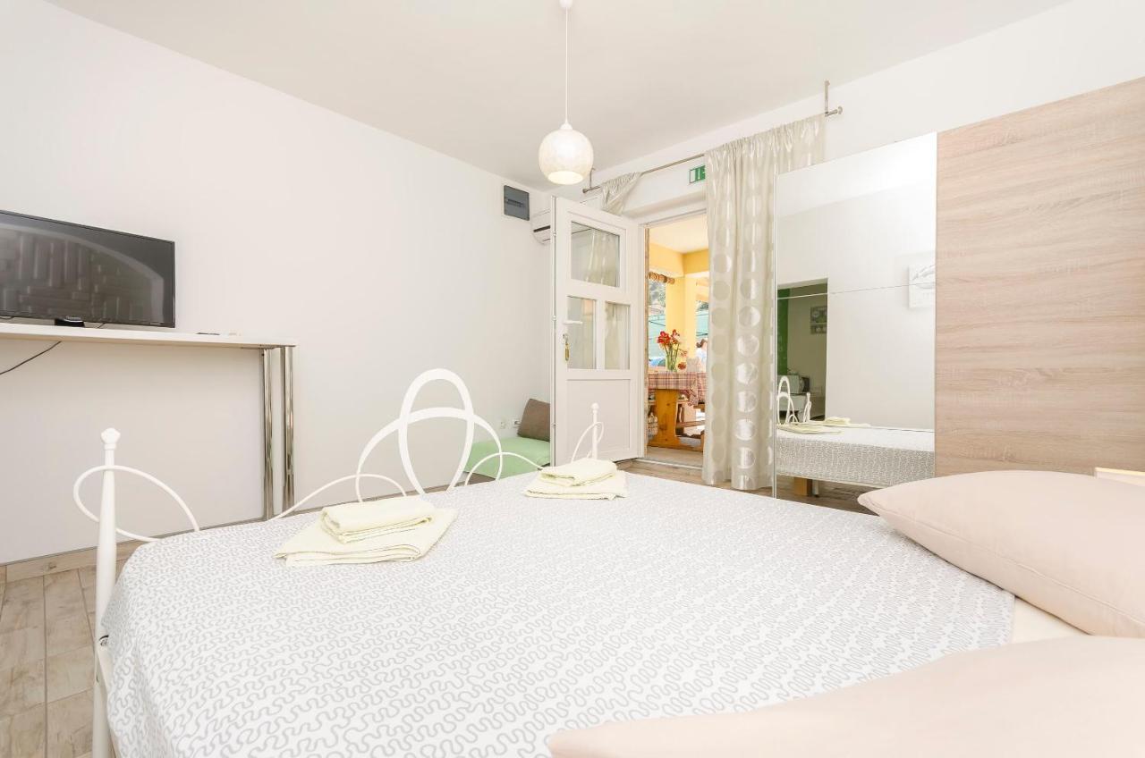 Apartments And Room Take It Easy Tribunj  Ngoại thất bức ảnh